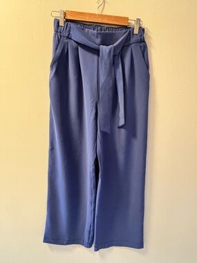 Lululemon periwinkle wide-leg pant, size 6